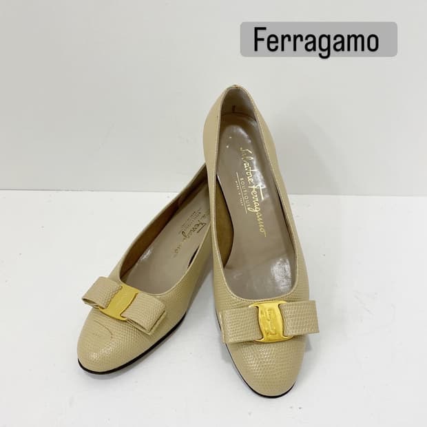 Ferragamo 베이지 리본 슈즈