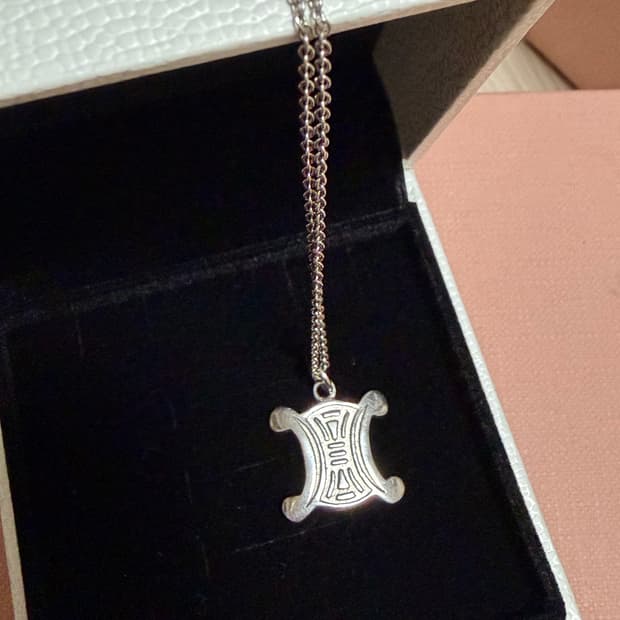 셀린느 트리옹프 실버 목걸이