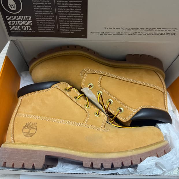 팀버랜드 프리미엄 워터프루프 츄카 부츠 위트 누벅 - 와이드