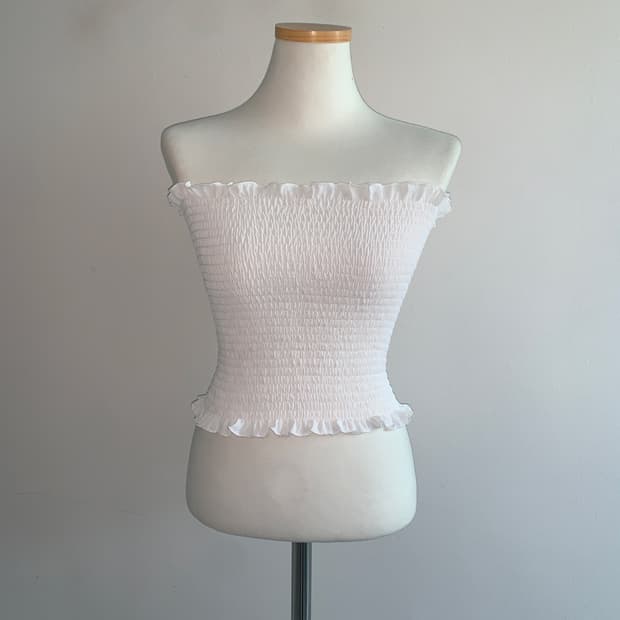 Smocked sleeveless top(white)