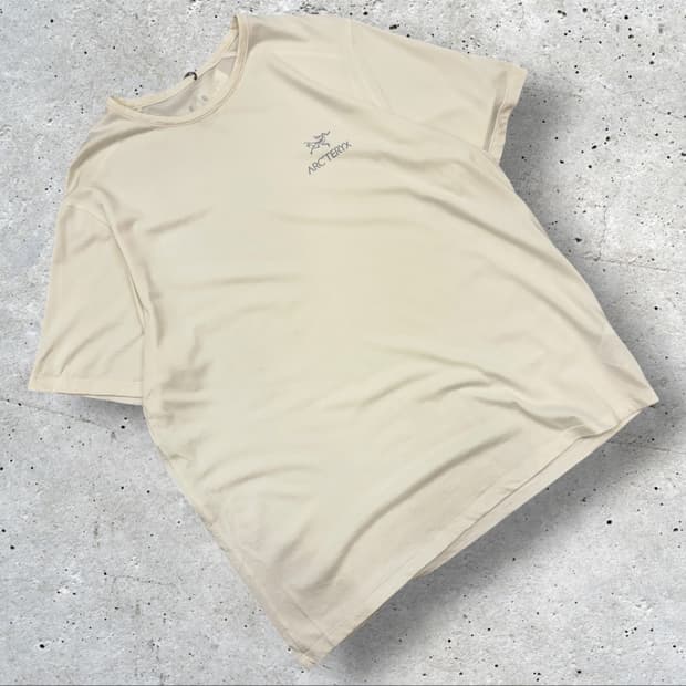 [XL] 아크테릭스 아크로고 엠블럼 반팔 티셔츠 아이보리 D431