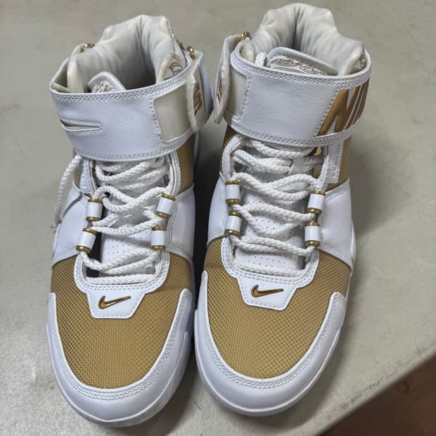 르브론2 메탈릭 골드 앤 화이트 275