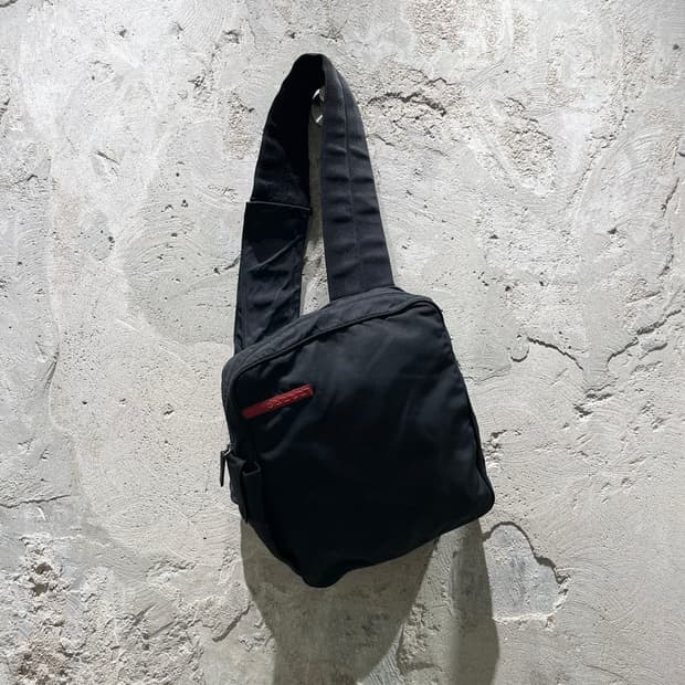 프라다 스포츠 네로 나일론 슬링백