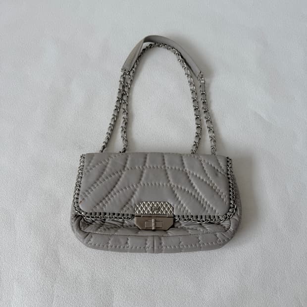 데레쿠니(DERERCUNY) 레더 체인 숄더백