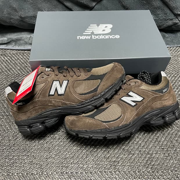 뉴발란스 2002RAB 브라운 255사이즈