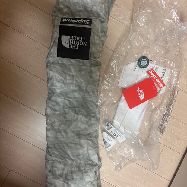 노스페이스 슈프림 페이퍼 머플러