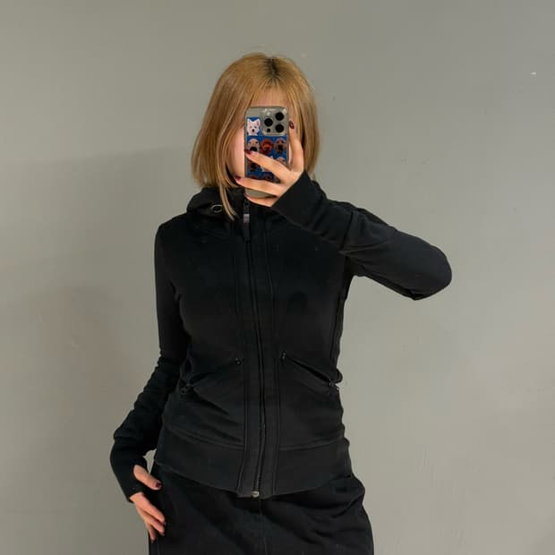 Contour line hand warmer hood zip-up 