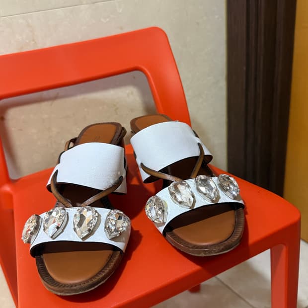 로베르토 까발리 Y2K 벨티드 주얼리 힐