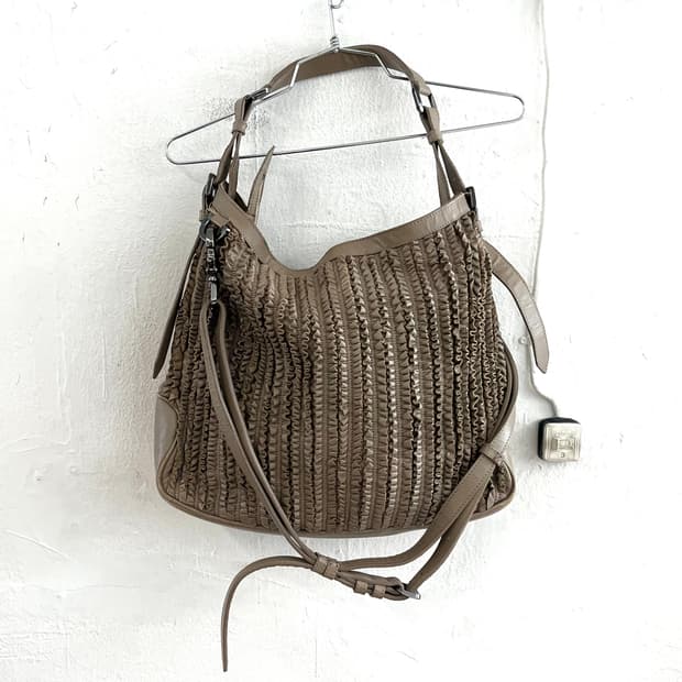 버버리 프로섬 아카이브 플라워 셔링 레더백