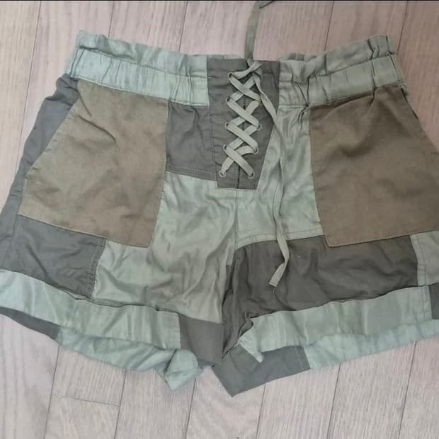 카키 패치반바지