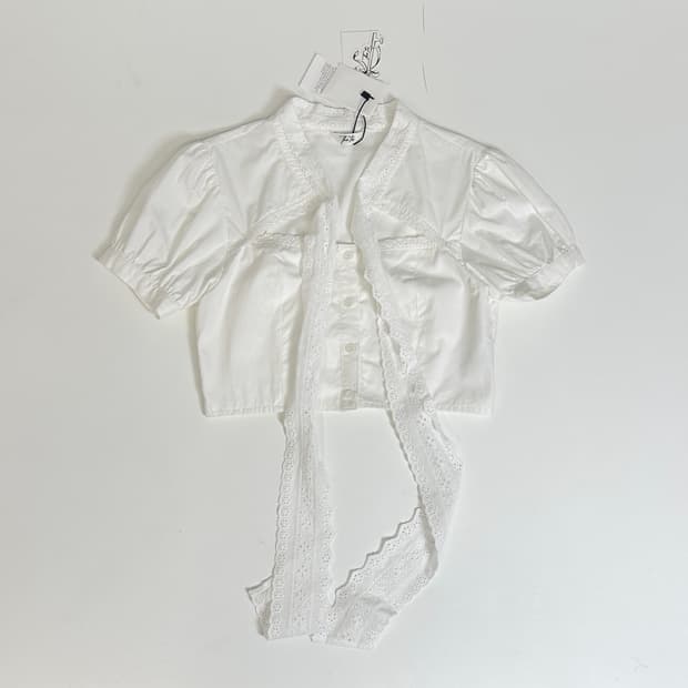 더티스 CREAM TIED LACE BLOUSE