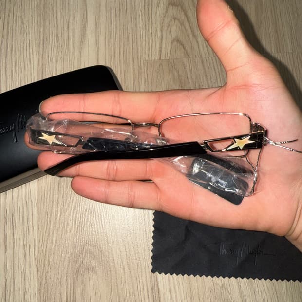 Mugler 뮈글러 실버 스퀘어 긱시크 안경