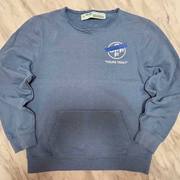 오프화이트 프린트 맨투맨 