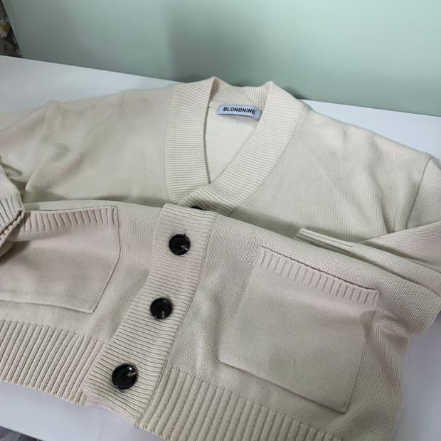 M 블론드나인 루즈오버핏 아이보리 V넥가디건