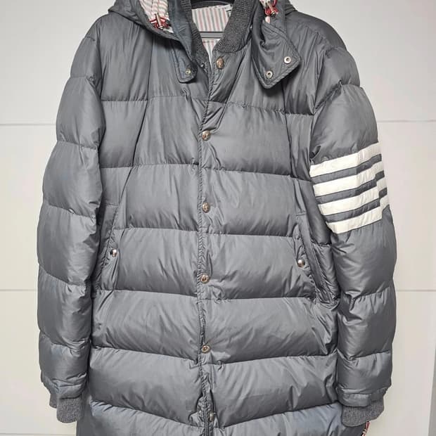 톰브라운 24SS 그레이 매트 사선 후드패딩(4/105/정품)