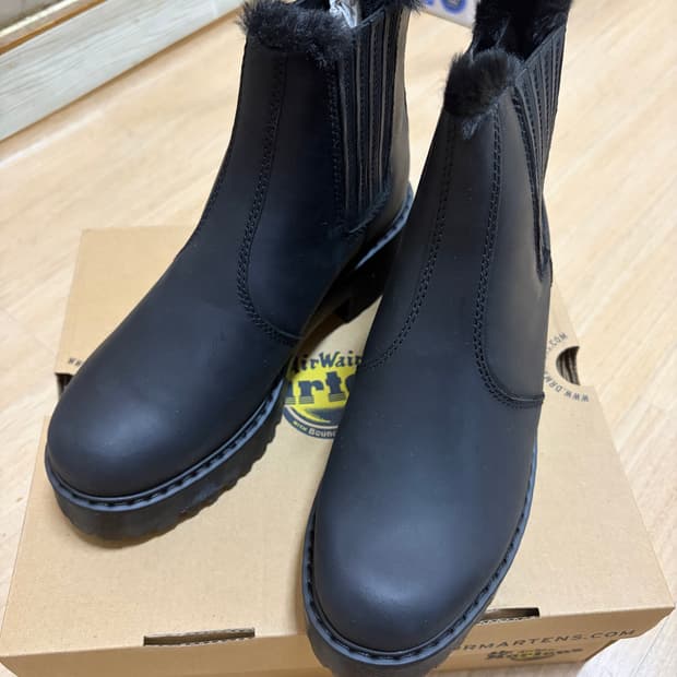 닥터 마틴 로메티 퍼 부츠 사이즈 240 