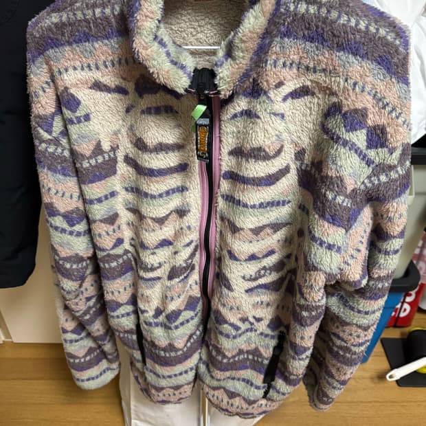 캐피탈 애슐랜드 본 후리스 퍼플 판매합니다!