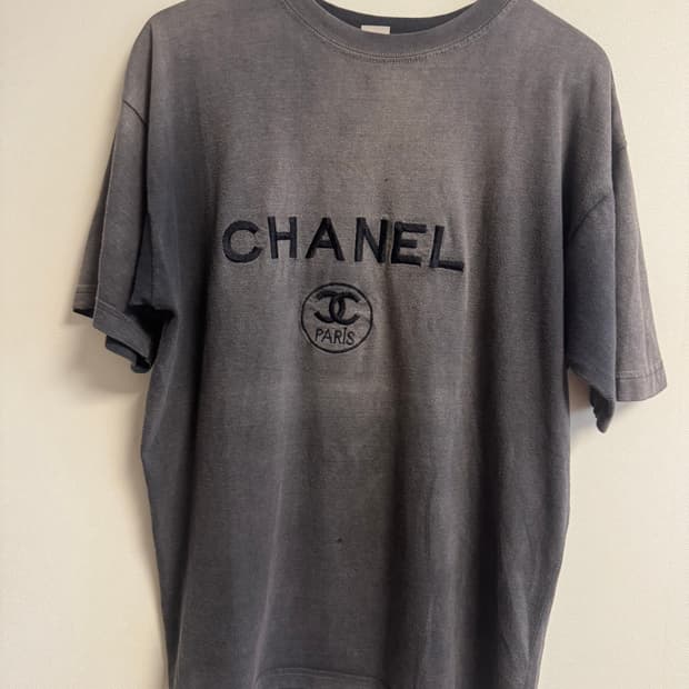 Chanel 90’s bootleg t shirt