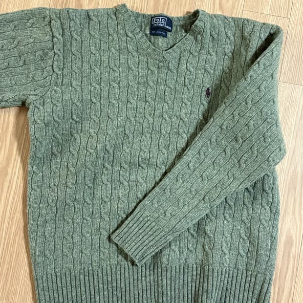 폴로 브이넥 니트