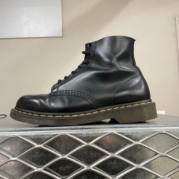 닥터마틴 1460 8홀 워커 uk7 (gr-4693)