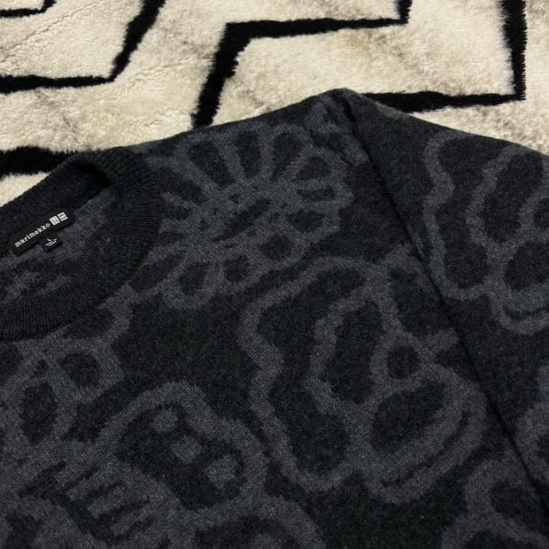 [L]유니클로x마리메꼬 라운트 패턴 니트