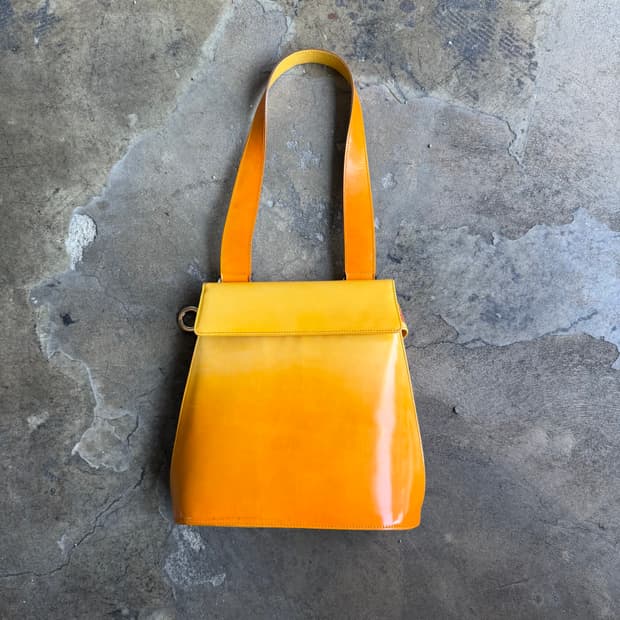 페레가모 그라데이션 간치니 지퍼 숄더백