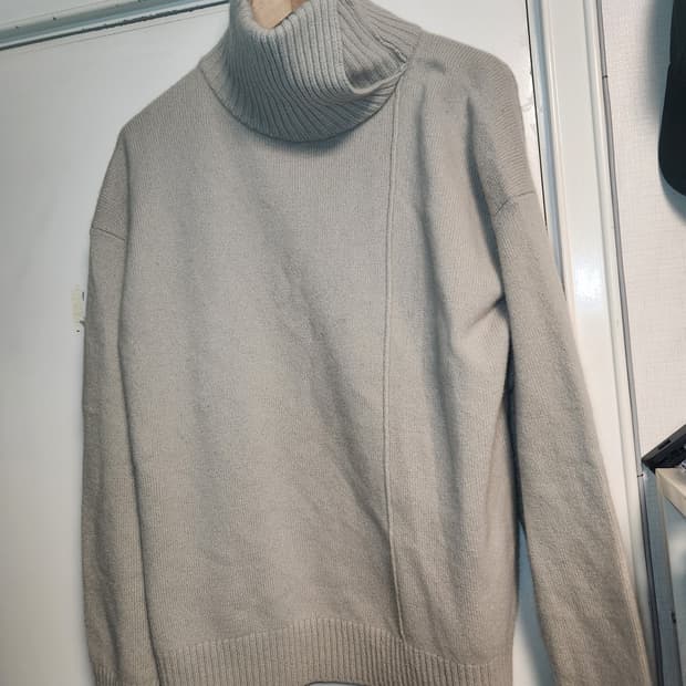 인사일런스 슬릿 하이넥 니트 M