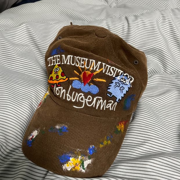 더뮤지엄비지터x존버거맨 코듀로이 볼캡