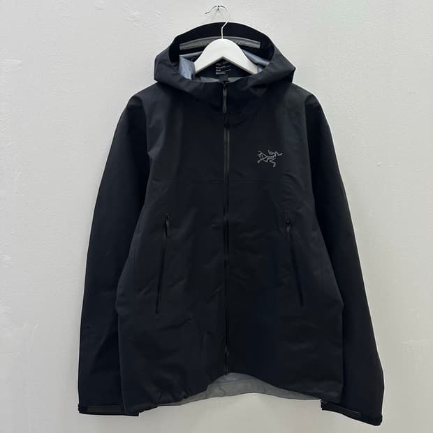 아크테릭스 베타 M 블랙 바람막이