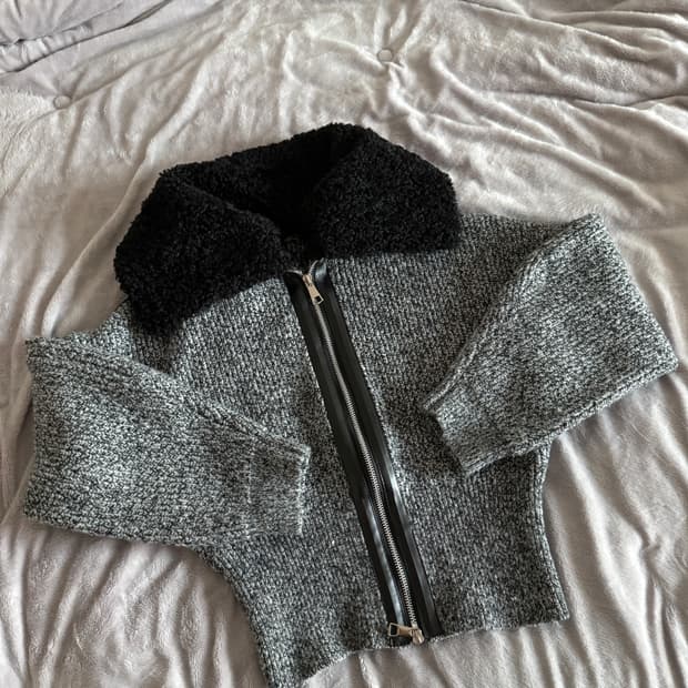 블랙 뽀글이 퍼카라 투웨이 니트 집업