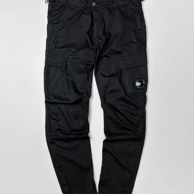 CP 컴퍼니의 스트레치 새틴 렌즈 카고 팬츠 PN5373