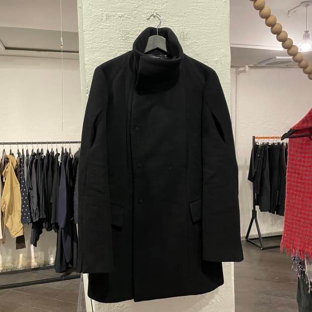 더 비리디안 비대칭 코트