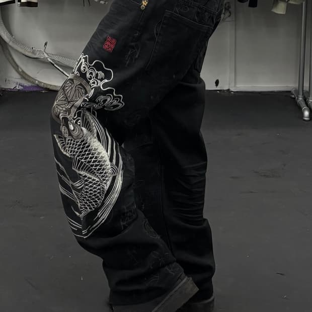 카라쿠리 타마시 오리엔탈 잉어 데님팬츠