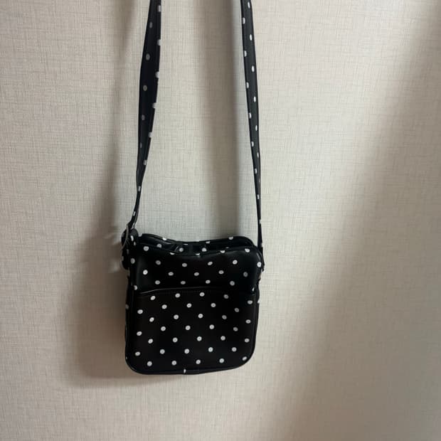 꼼데가르송 걸 도트 크로스백 가방