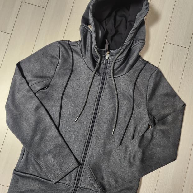 컨버스 여성 후드집업 사이즈m

약기모에요

오염 없이 깨끗한데 오른쪽 