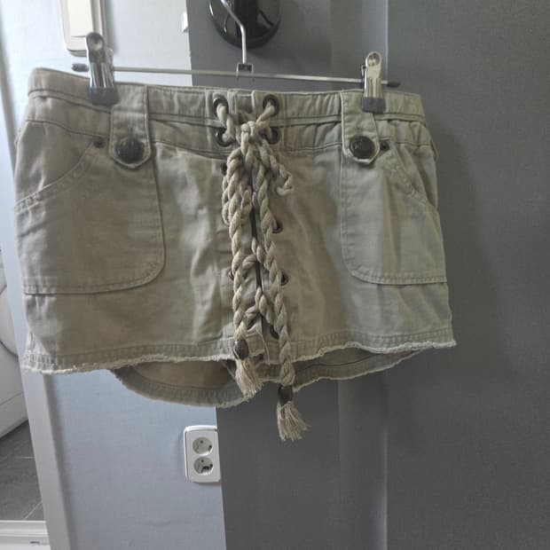 뮤트베이지 아일렛 치마바지 데라 데스라이즈