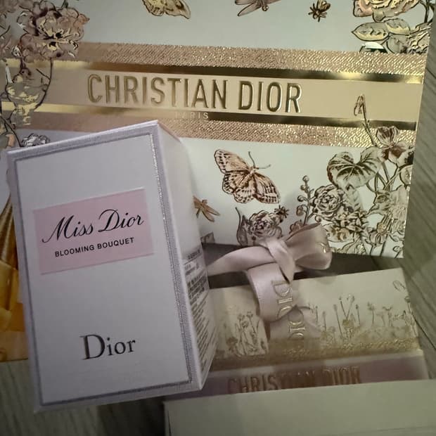 디올 블루밍 부케 오 드 뚜왈렛 