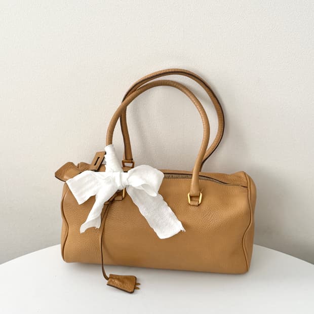 프라다 카멜 그레인 레더 보스턴 숄더백