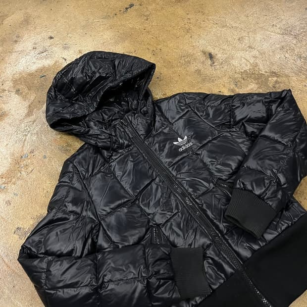아디다스 블랙 실버 숏패딩 85