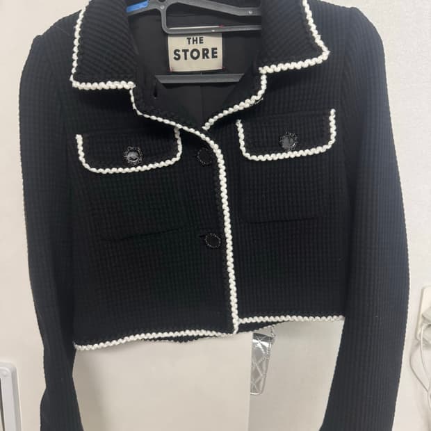 백화점 편집샵에서 구입한 블랙 크롭 자켓 