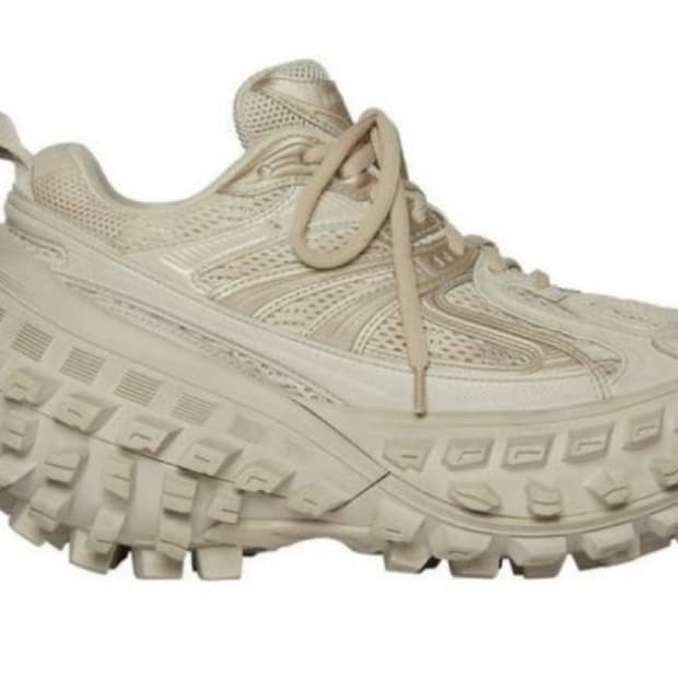 발렌시아가 디펜더 44사이즈