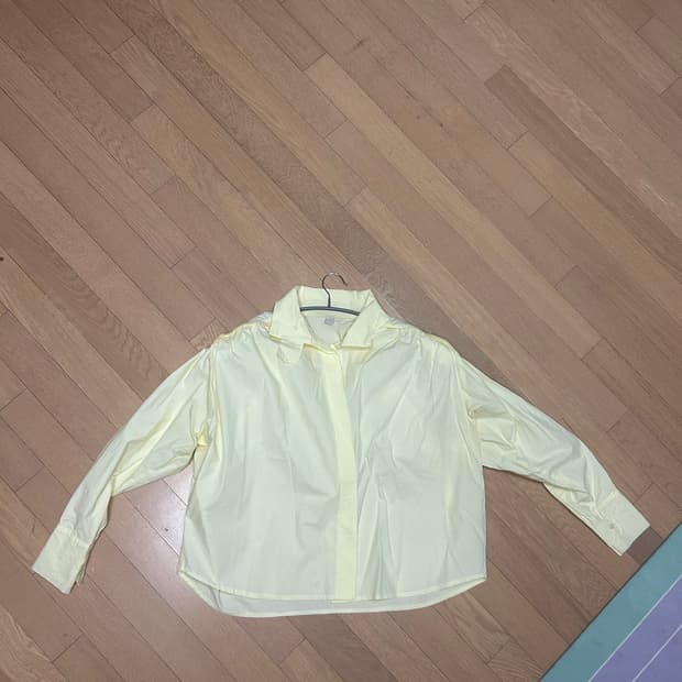 더일마 레몬색 볼륨 셔츠