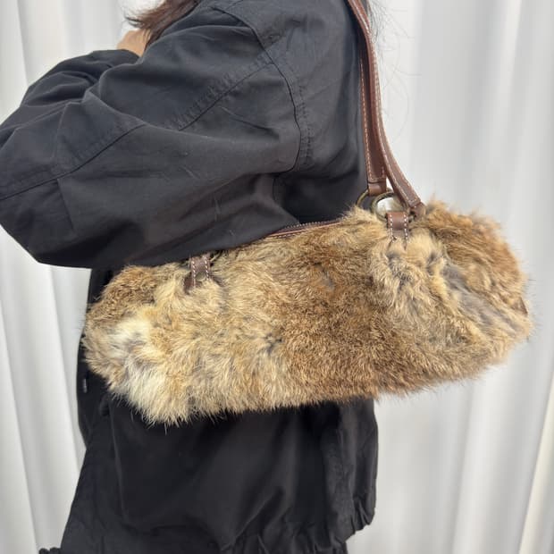 sazaby rabbit fur shoulderbag