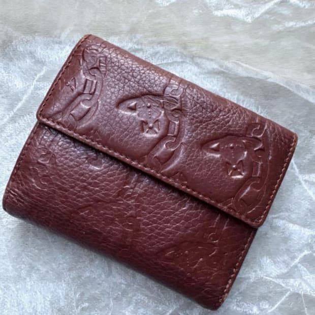 비비안 웨스트우드 ob엠보싱 패턴 레더 지갑