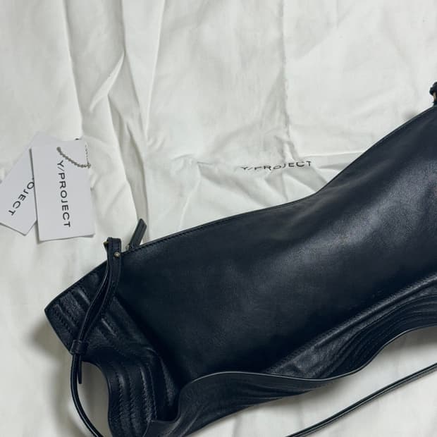 yproject 와이프로젝트 와이어 클러치 숄더백