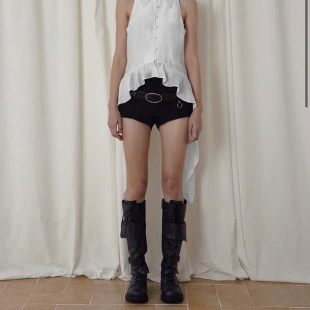보헴서 홀터 러플 셔츠 슬리브리스 화이트