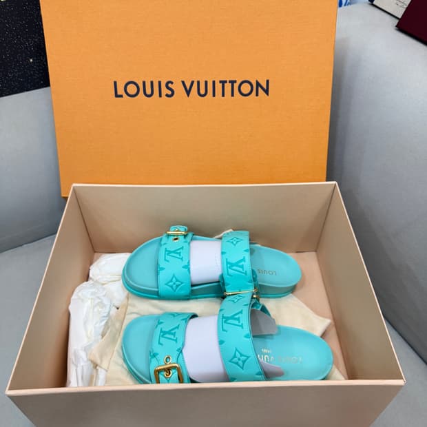 루이비통 봄 디아 플랫 뮬 샌들 37사이즈