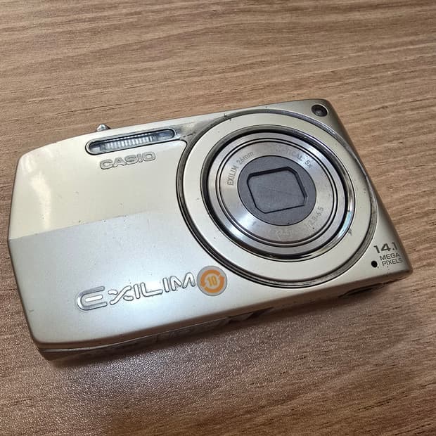 카시오 엑슬림 z2300 (Casio exilim) 골드 색상 작례O