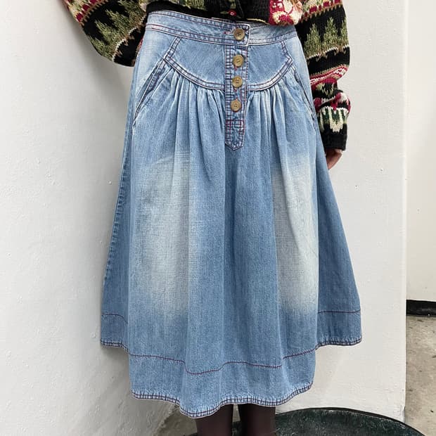 워싱 버튼 셔링 데님 스커트