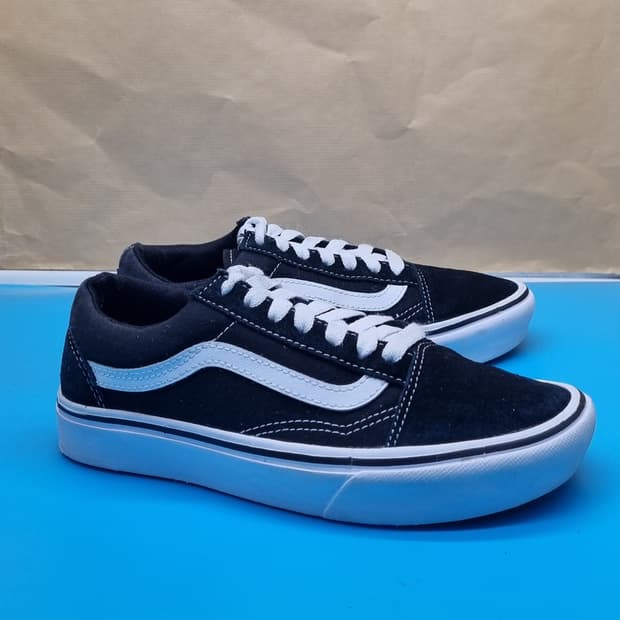 반스 컴피쿠시 블랙 스니커즈225